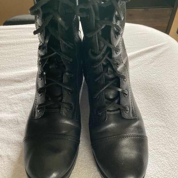 Authetic Tory Burch Broome combat boots 9.5 - Picture 5 of 10